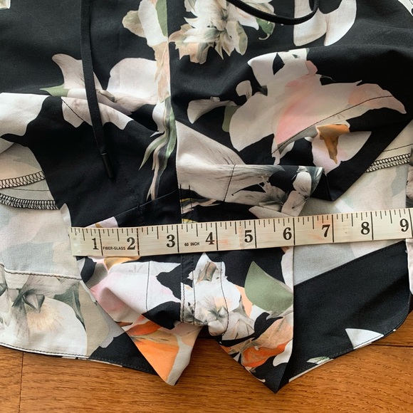 🌸ATHLETA PAPER FLOWERS PRINTED HUDSON SHORTIE-12🌸 - Picture 8 of 12